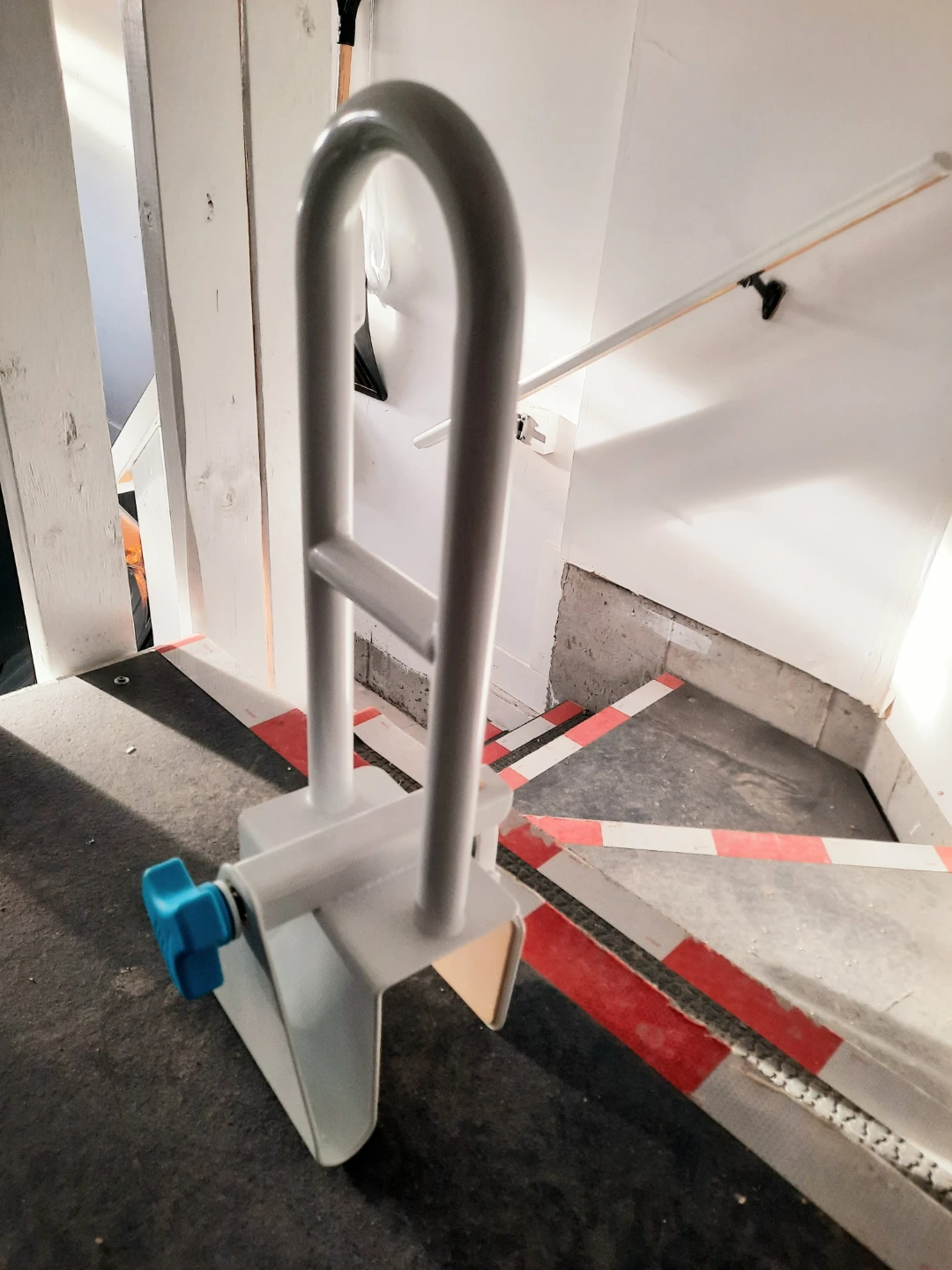 Bathtub safety rail