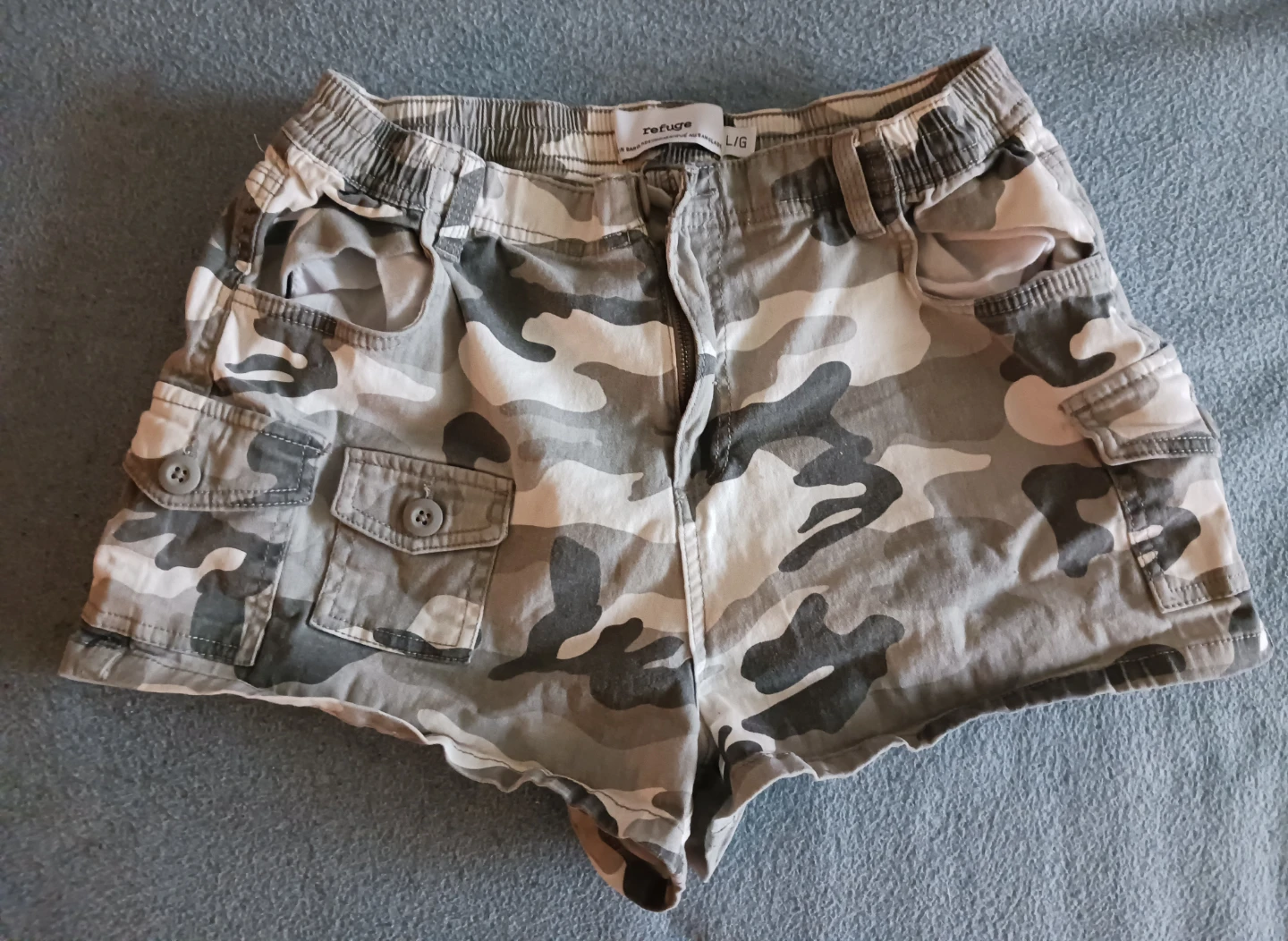 Refuge Camouflage Cargo Shorts Size L