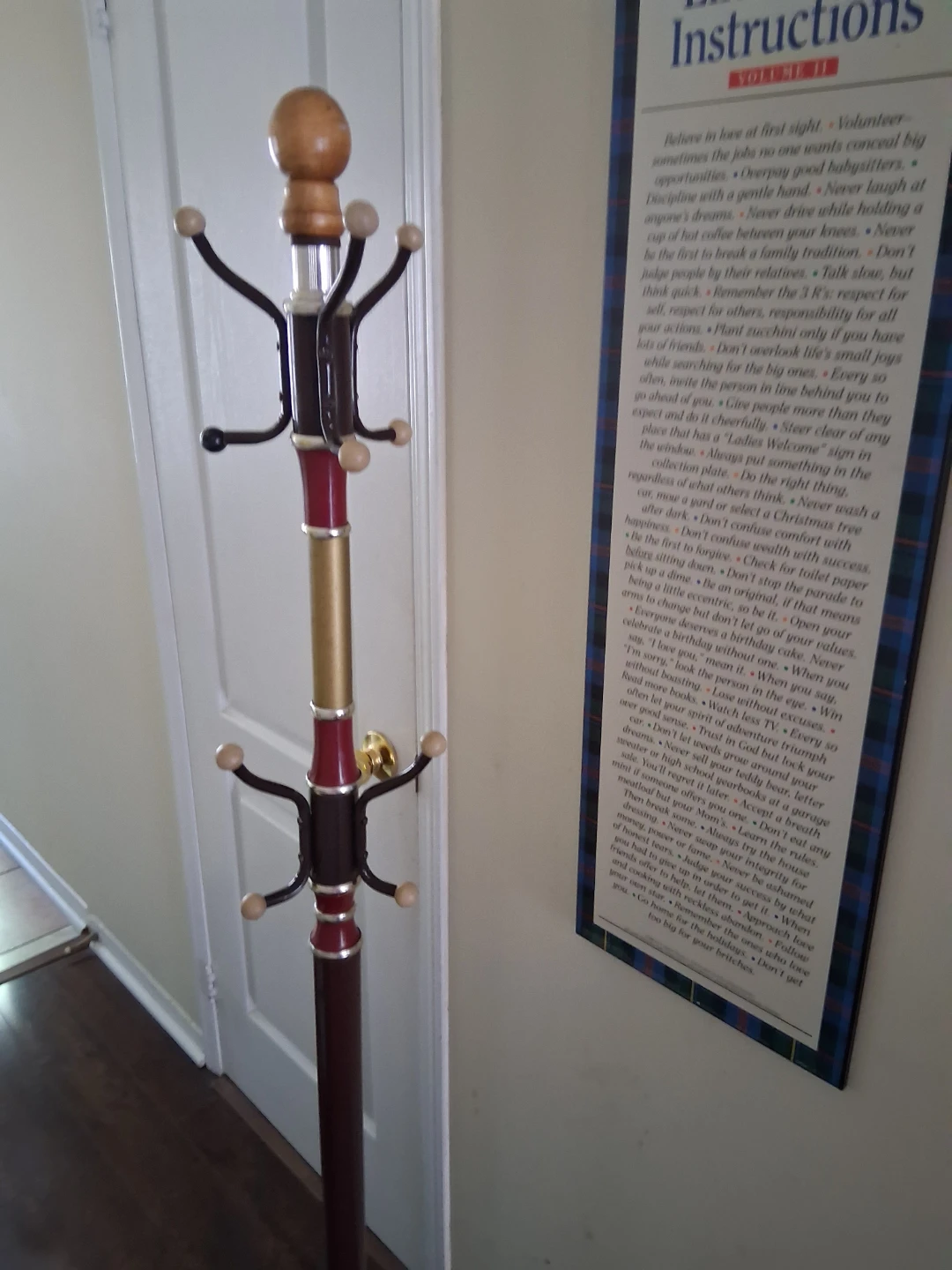 Elegant Wooden Coat Rack with Multiple Hooks - photo 3