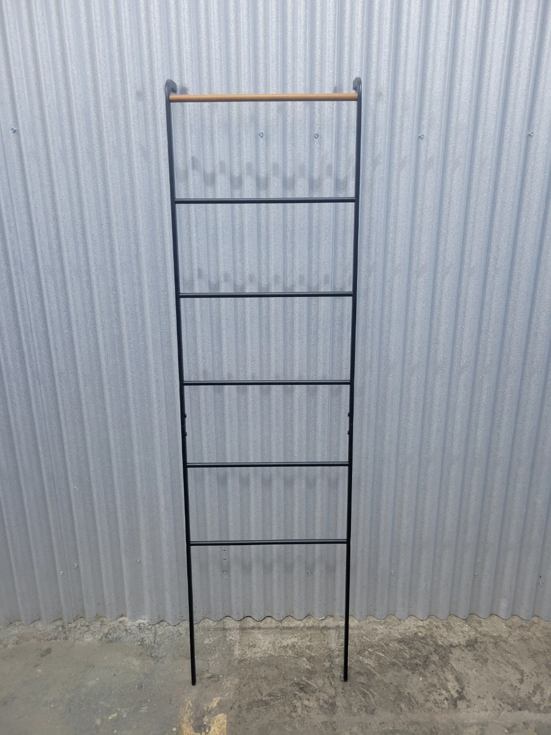 Black Metal Clothes/Towels Dryer with Wooden Bar