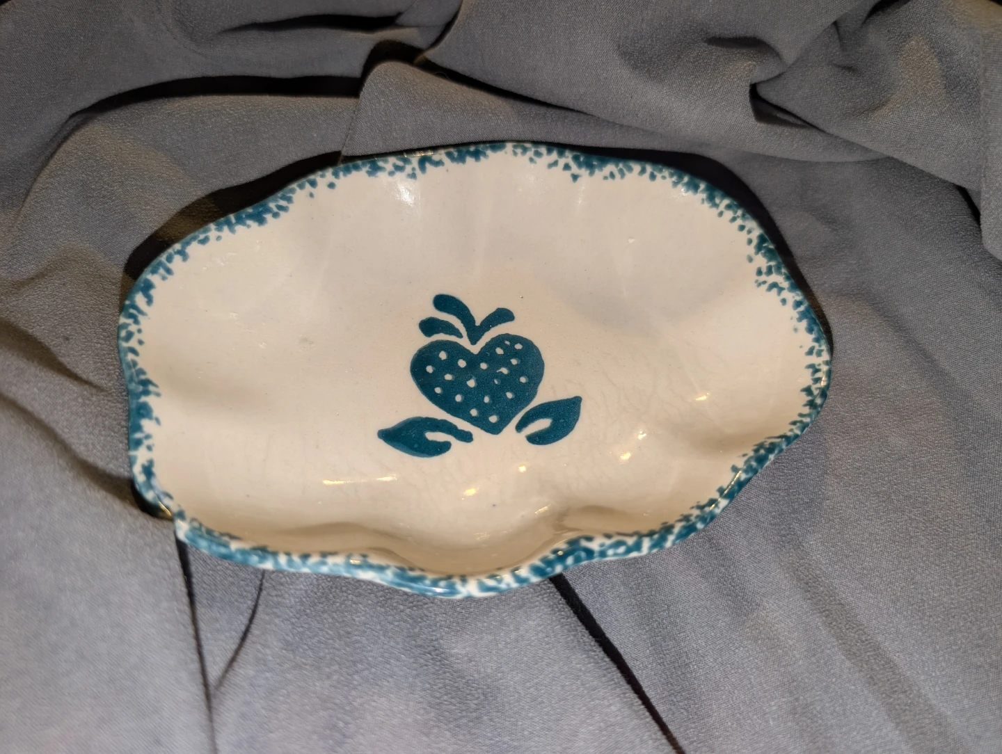 Ceramic Soap Dish with Strawberry Heart Design - photo 2