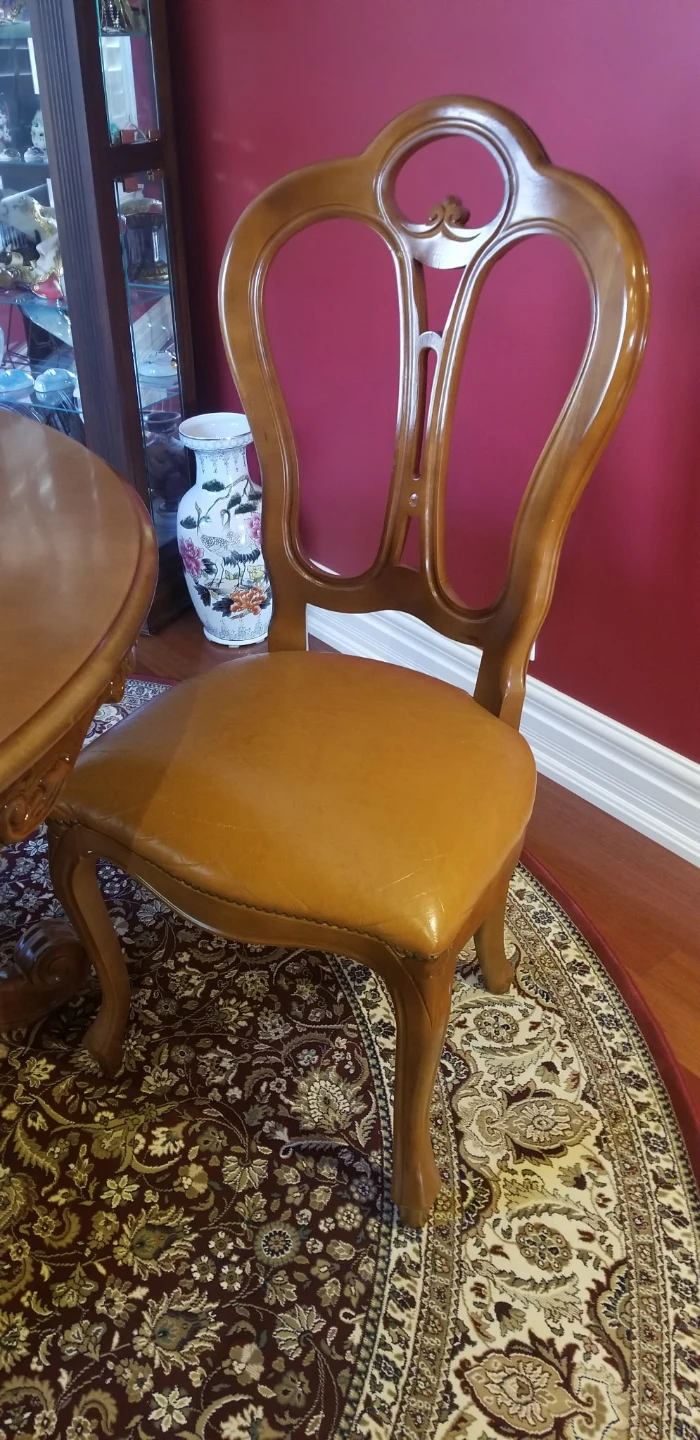 Wood Dining Table with Carved Pedestal Base and 6 chairs - photo 2