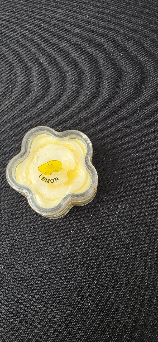 Lemon Scented lip balm