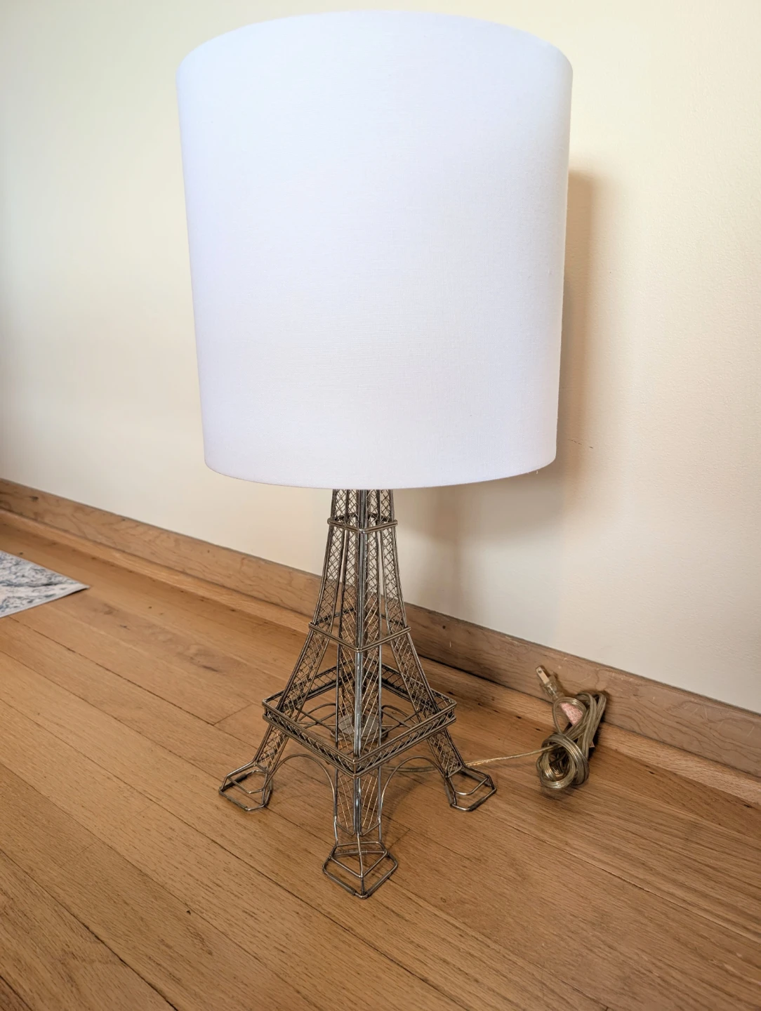 Eiffel tower lamp