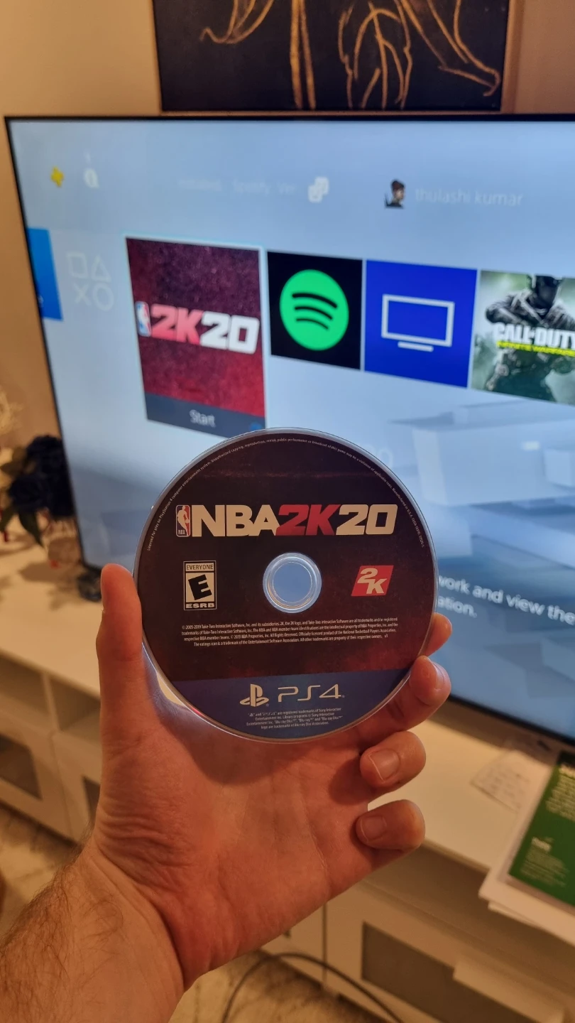 Ps4 with NBA 2K20 video game - photo 2