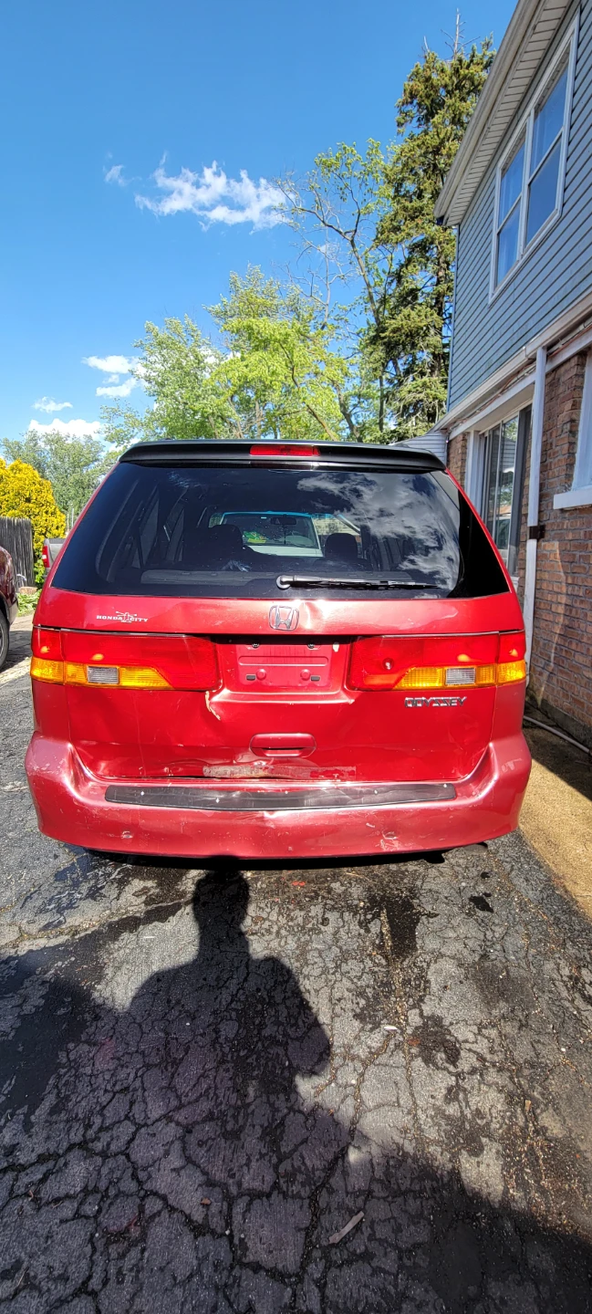 Red Honda Odyssey Minivan - photo 5