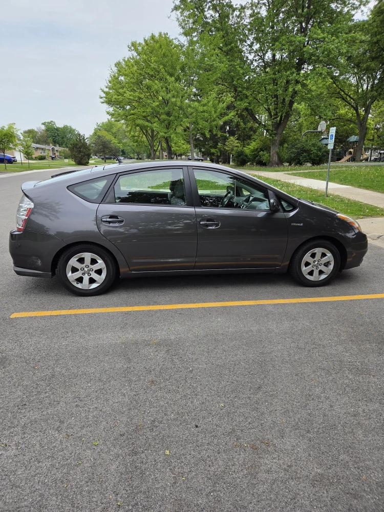 2009 Toyota Prius (gray) 29,630 Original Miles