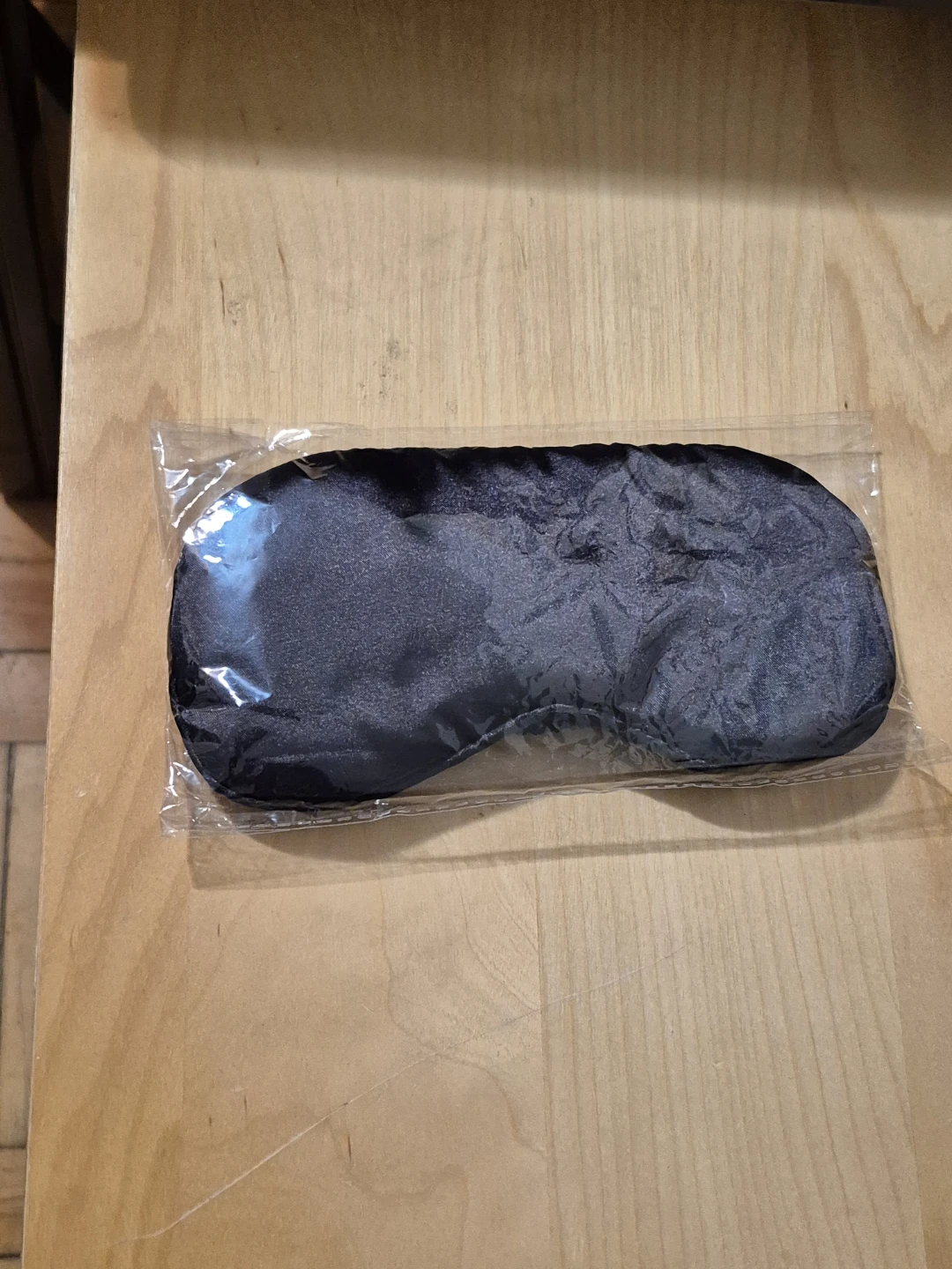 BNIP)Black Satin Sleep Mask with ear plugs