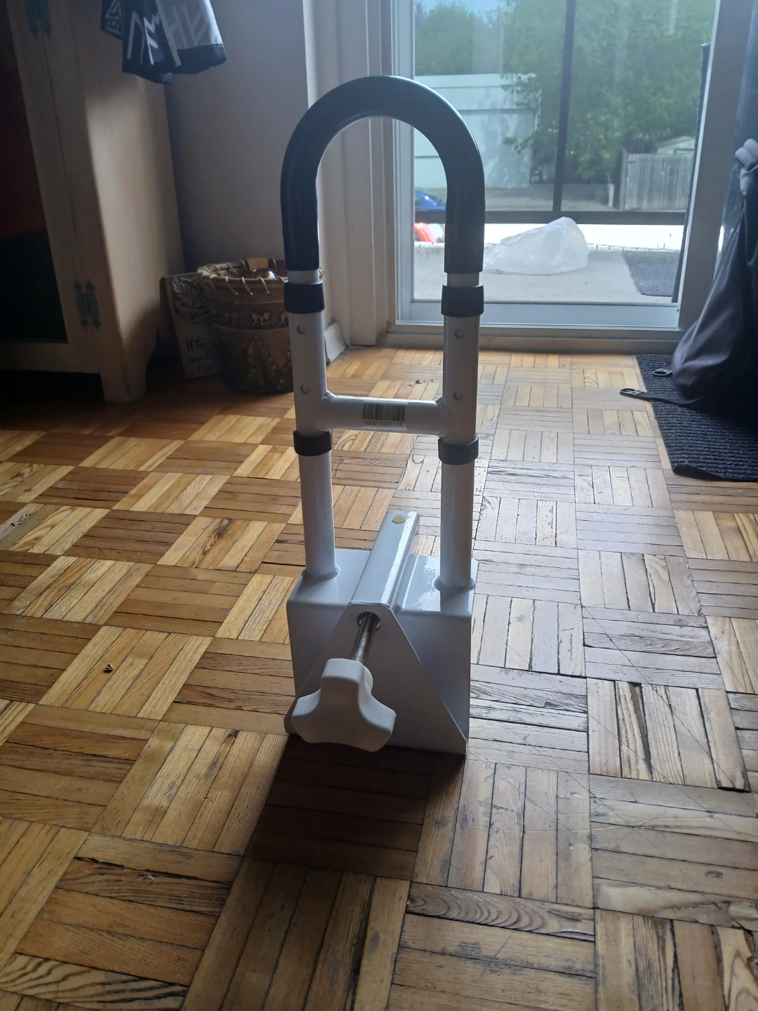 Adjustable bathtub grip
