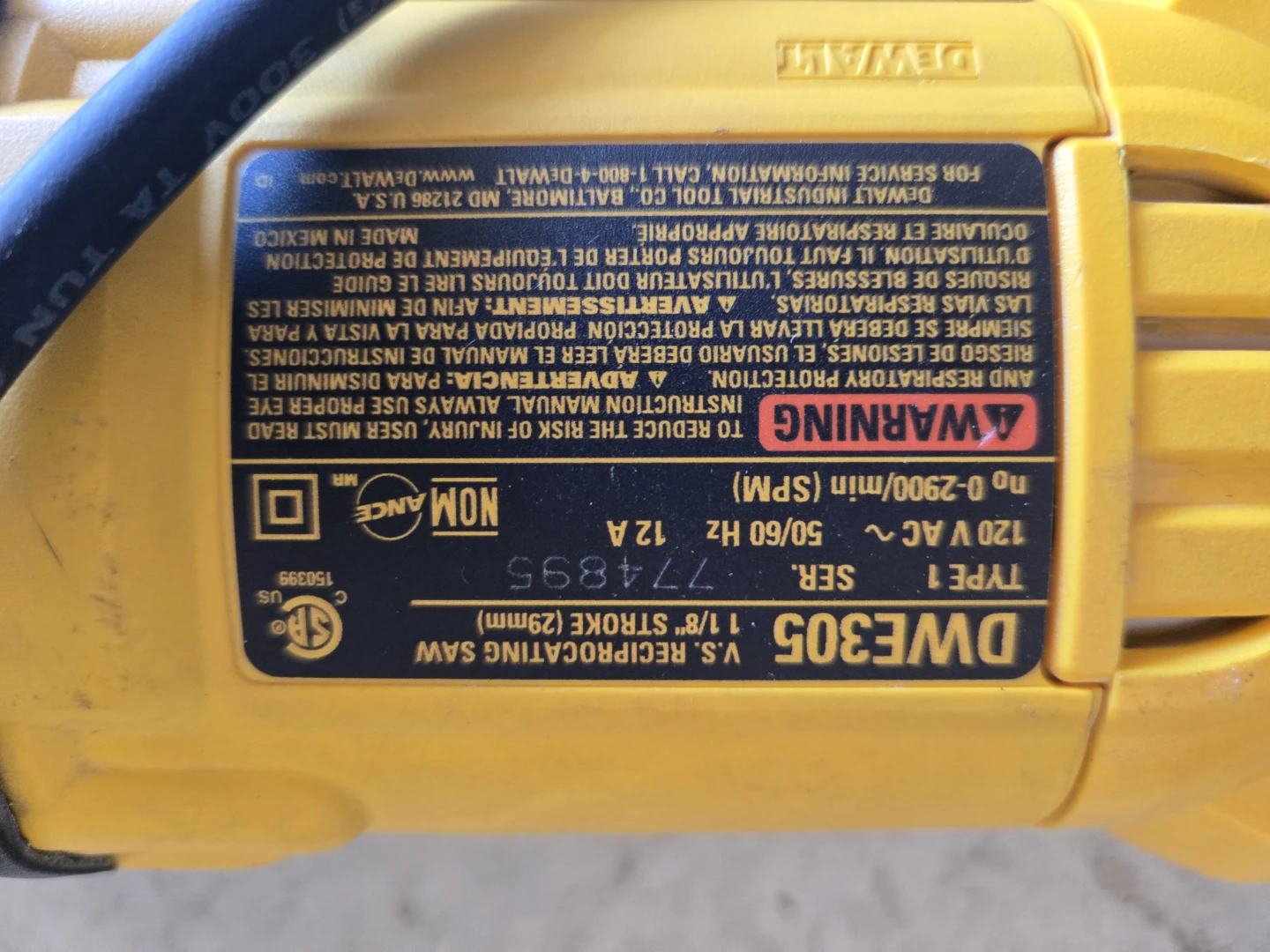 DEWALT DWE305 V.S. Reciprocating Saw - photo 2