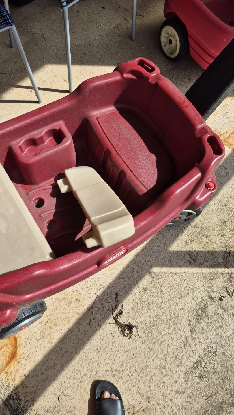 Little Tikes Wagon (Pull Wagon with Seats) - photo 2