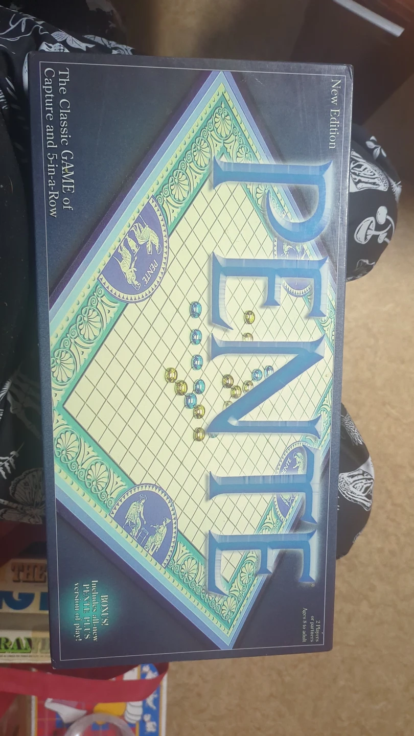 Pente: The Classic Game of Capture and 5-in-a-Row (New Edition)