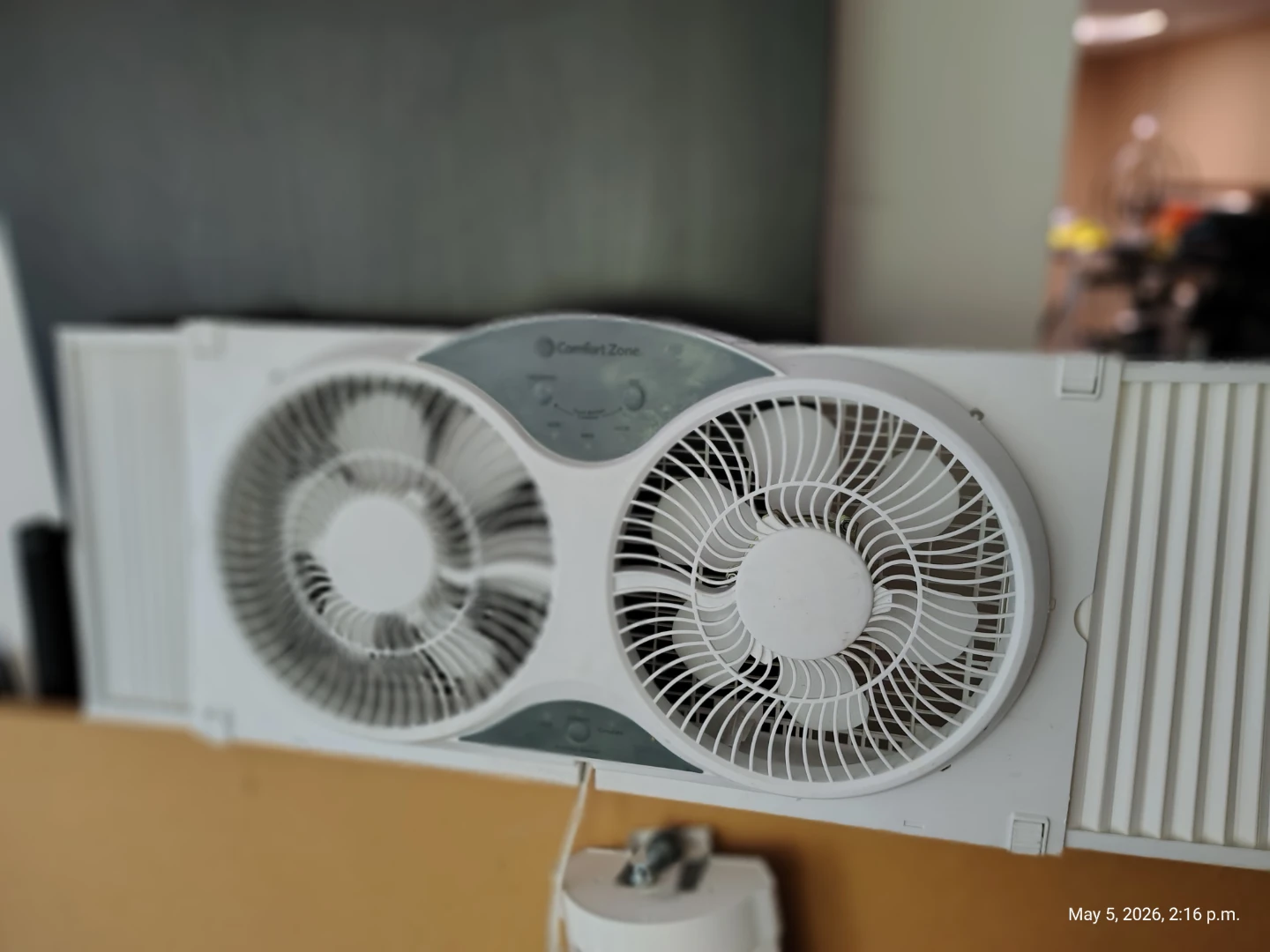 Electronic 10 Inch Window Fan Comfort Zone - photo 2