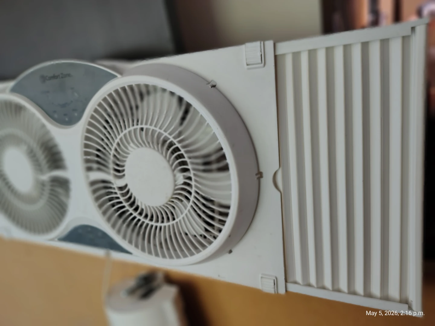 Electronic 10 Inch Window Fan Comfort Zone - photo 4