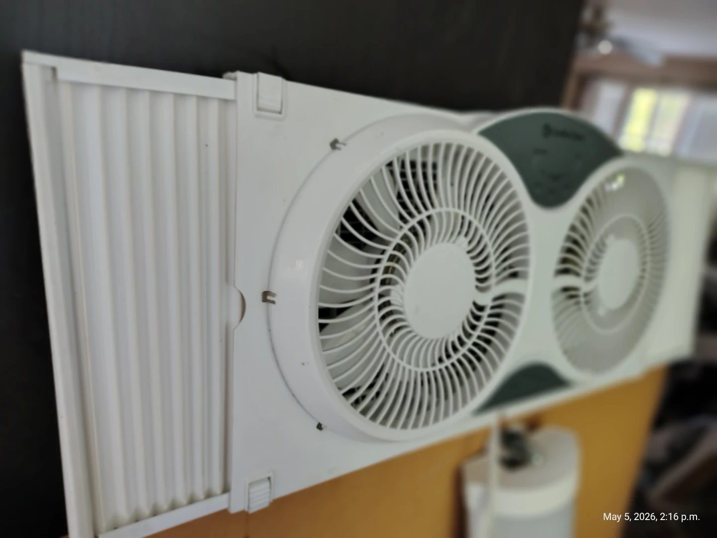 Electronic 10 Inch Window Fan Comfort Zone - photo 5