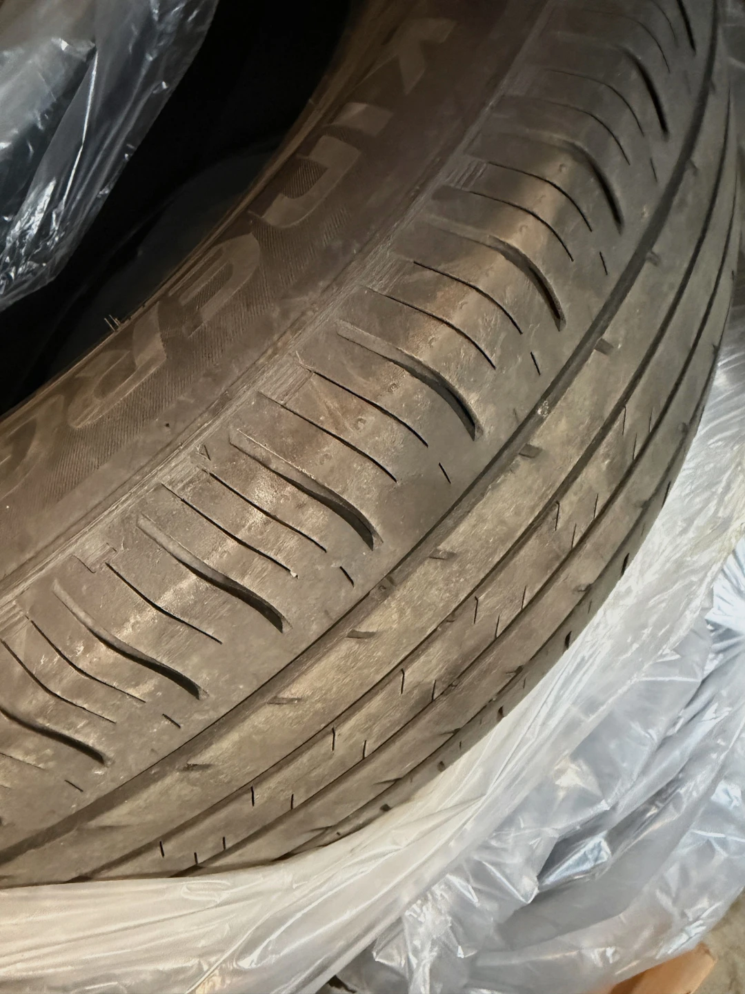 4 x Hankook Kinergy GT Tires 235/65R17 104H - photo 3