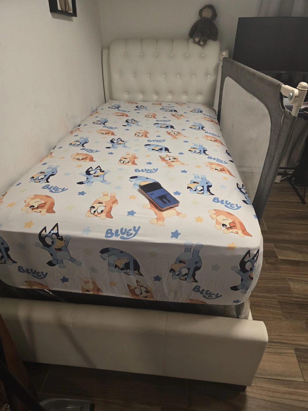 Bed like new only need clean
