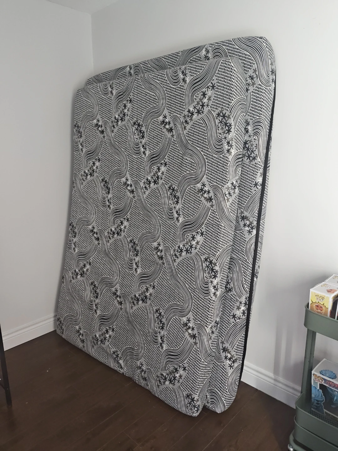 2x Mattresses with black and white wave pattern
