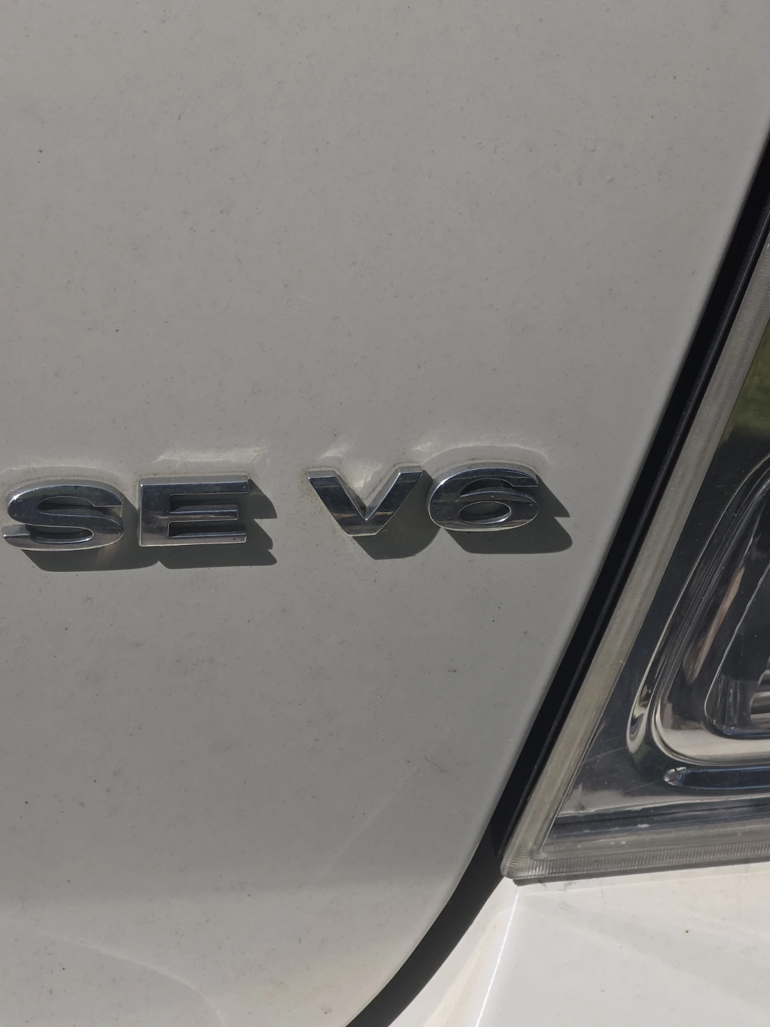 White Ford Fusion SE V6 Sedan - photo 2
