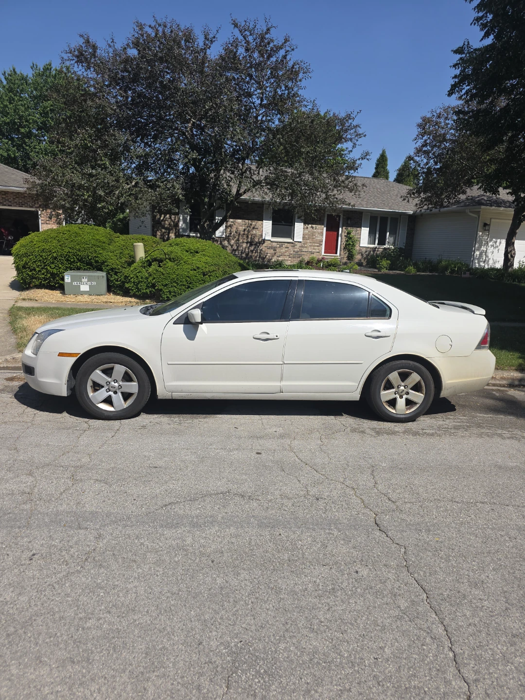 White Ford Fusion SE V6 Sedan - photo 4