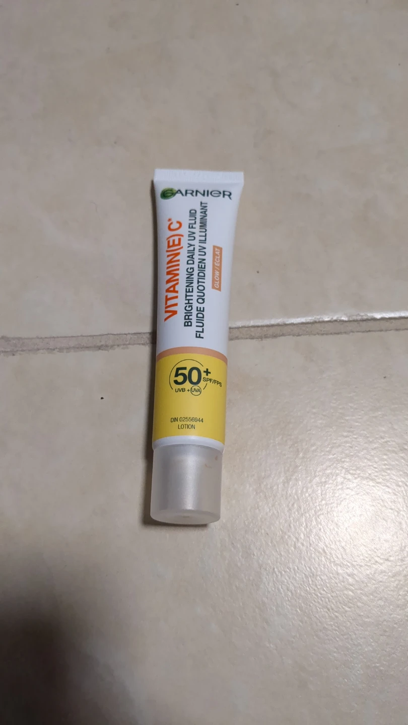 Garnier Vitamin E Brightening Daily UV Fluid SPF 50 - photo 3