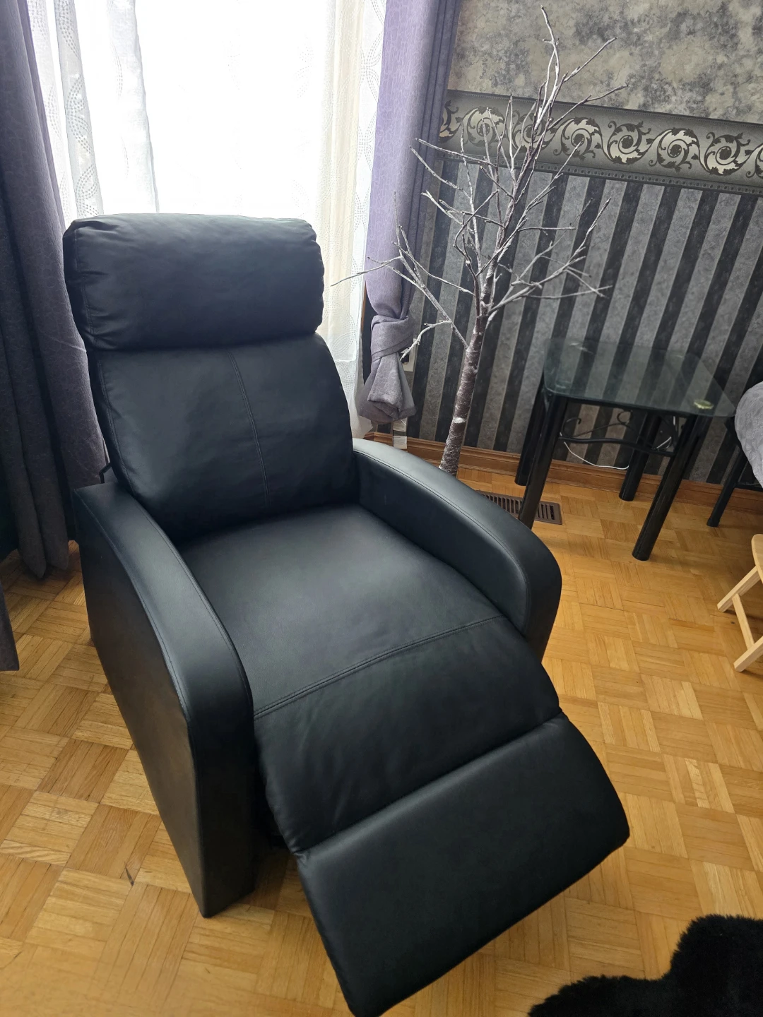 Black recliner chair - photo 2