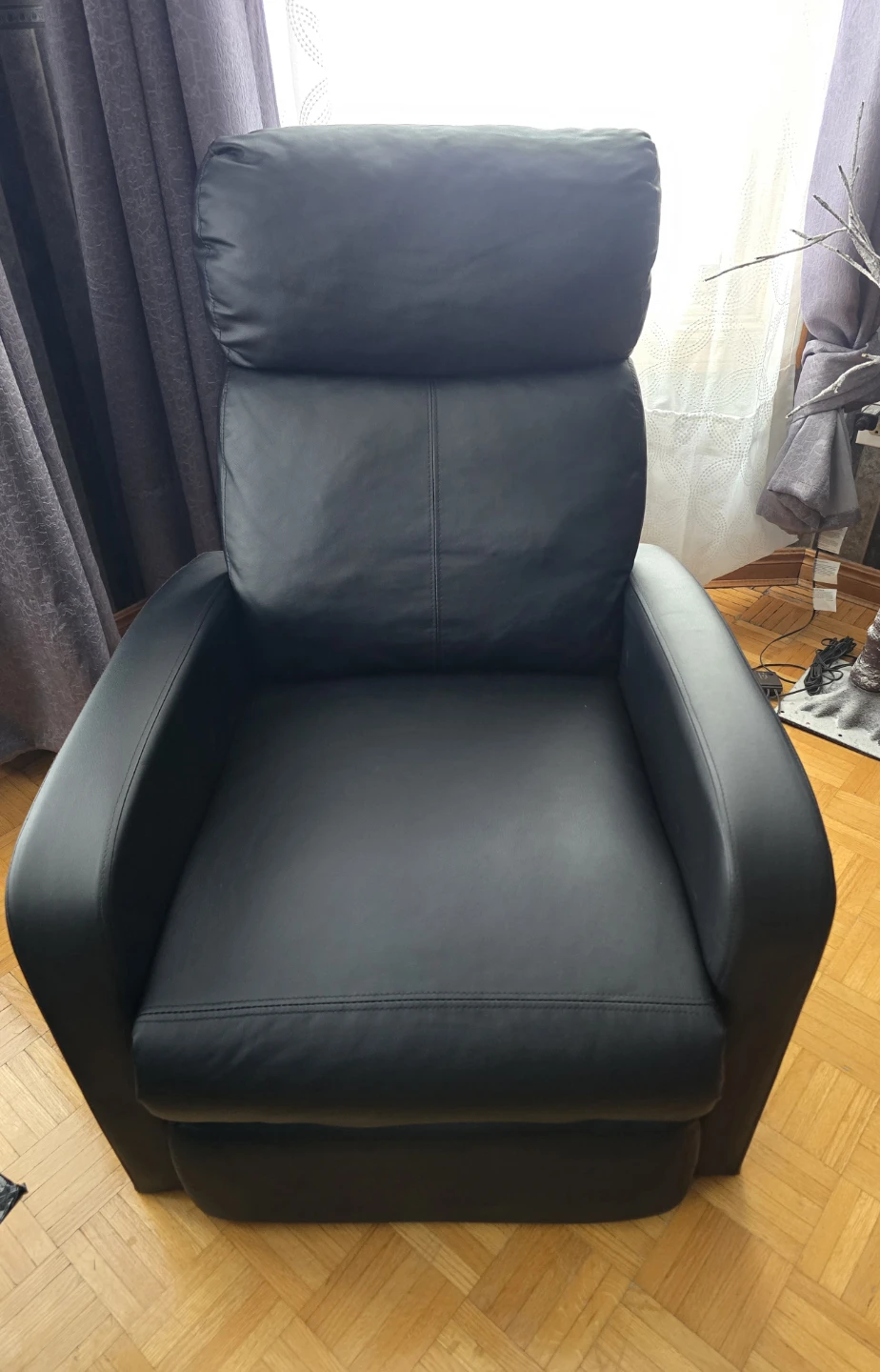Black recliner chair - photo 3