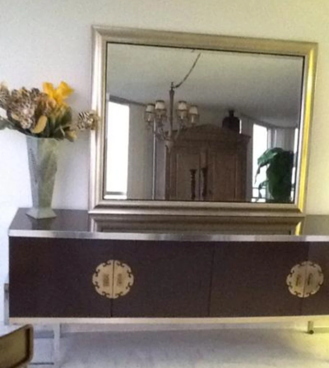 podría ser: Elegant Mid-Century Sideboard with Matching Mirror - photo 2