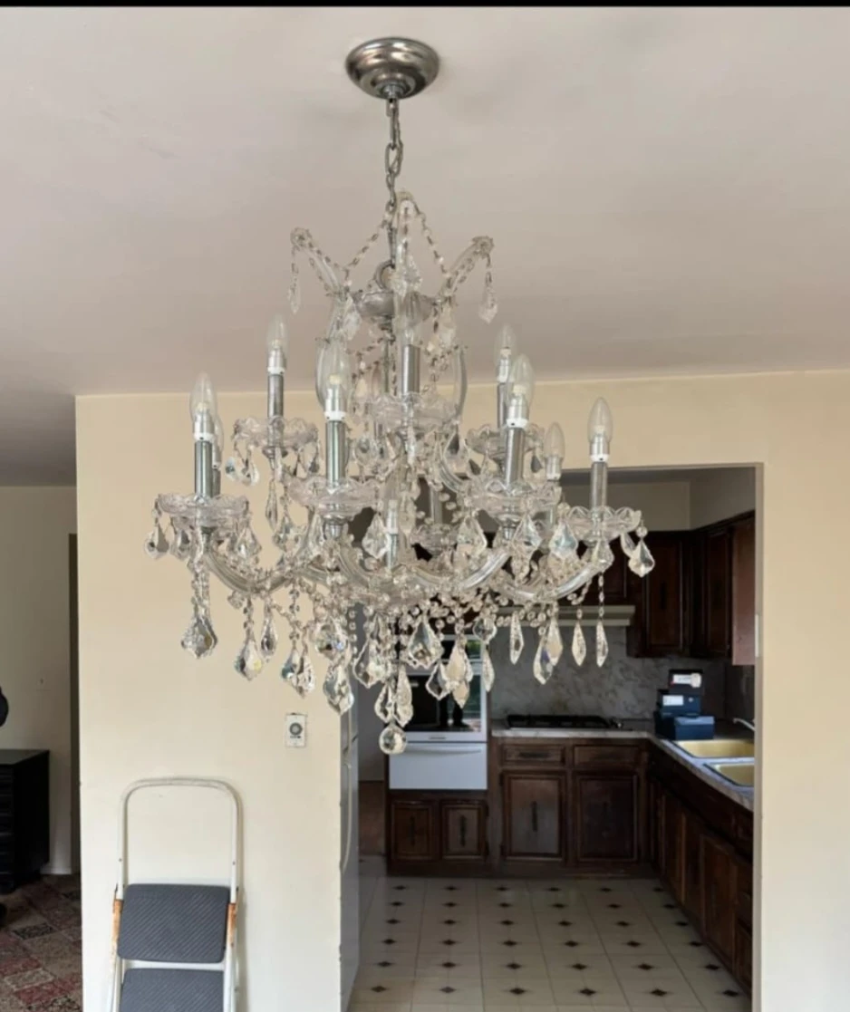 Beautiful 12 light crystal chandelier