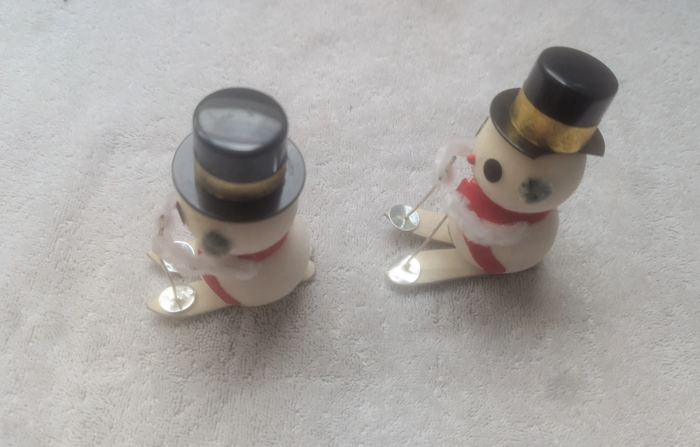 Two Vintage Snowman Skiers Figurines MCM handmade - photo 2