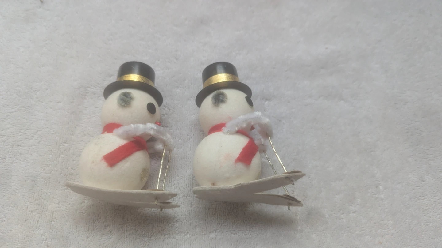 Two Vintage Snowman Skiers Figurines MCM handmade - photo 3