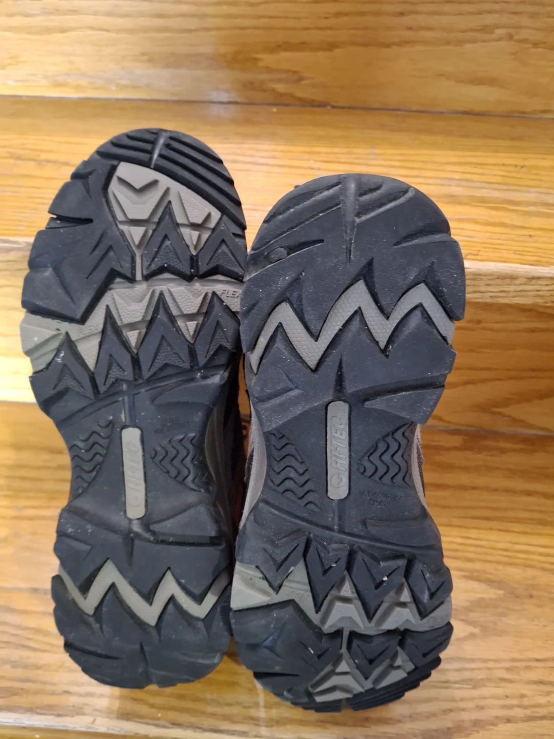 HI-TEC Waterproof Hiking Boots - men's Size 8 - photo 3