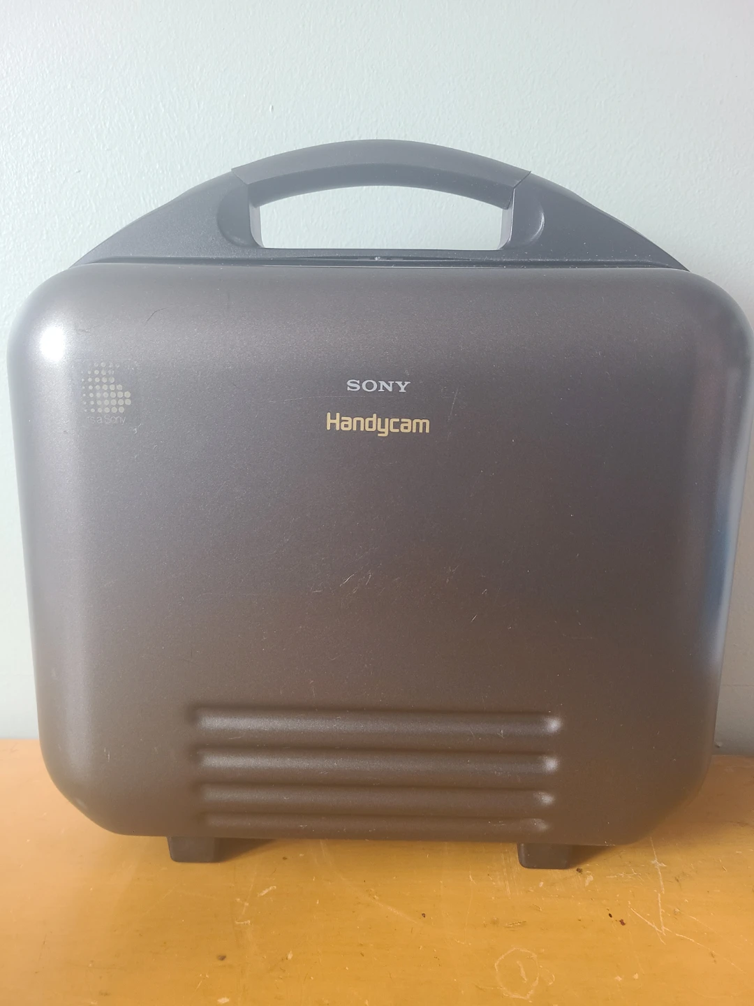 Sony Handycam ccd-tr55 Video Camera w Charger, manual, case - photo 2