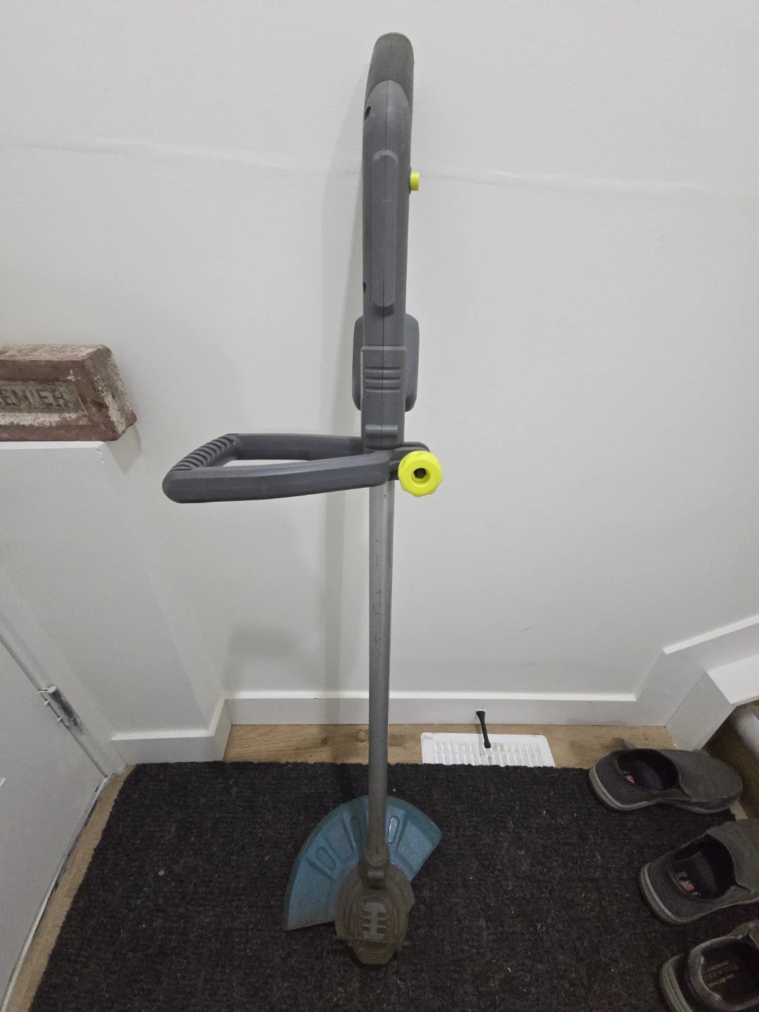 Yardworks 20V String Trimmer with Battery and Charger