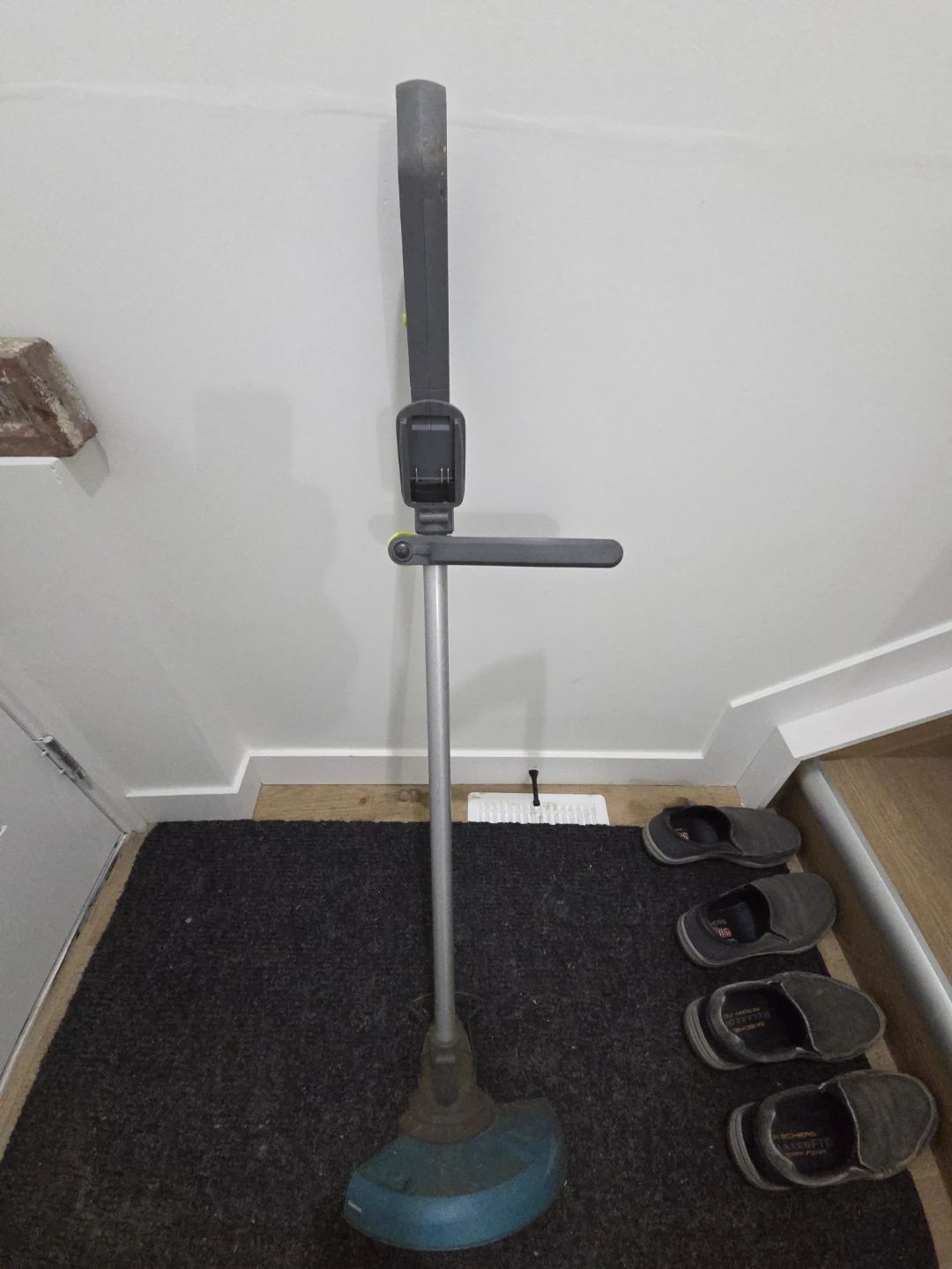 Yardworks 20V String Trimmer with Battery and Charger - photo 3