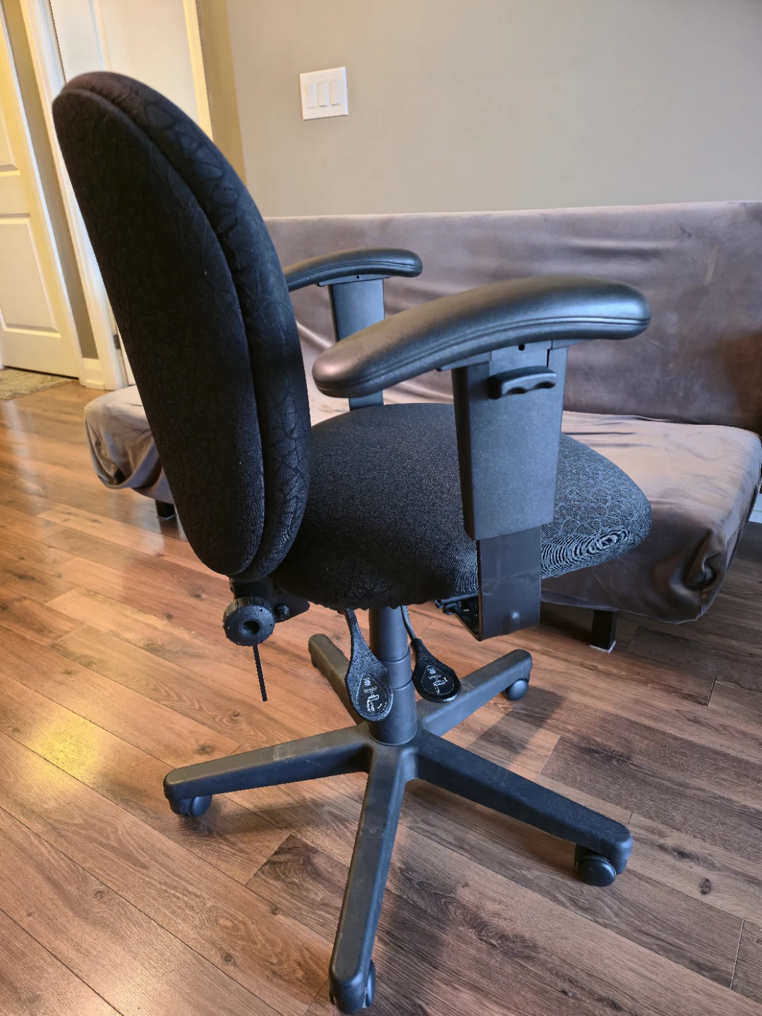 Black Office Chair - photo 3