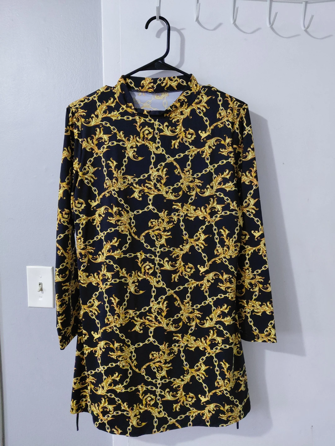 Black and Gold Chain Print Long Sleeve Dress