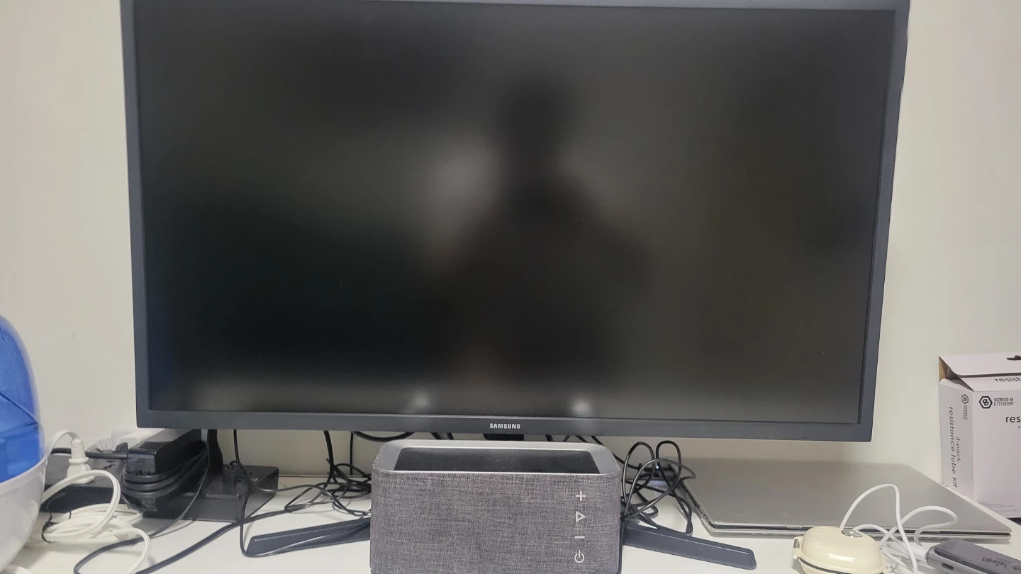 Samsung 32" UJ59 Series 4K UHD Computer Monitor - photo 2