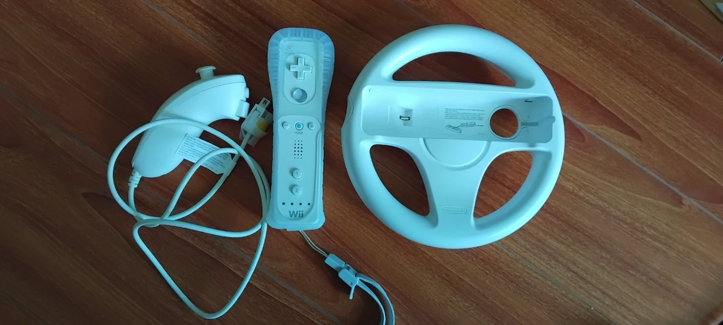 Nintendo Wii Steering Wheel and Nunchuk Controller Set
