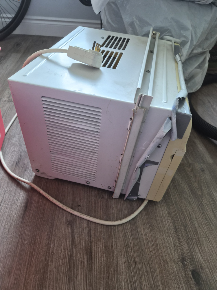Beaumark Window Air Conditioner - photo 3