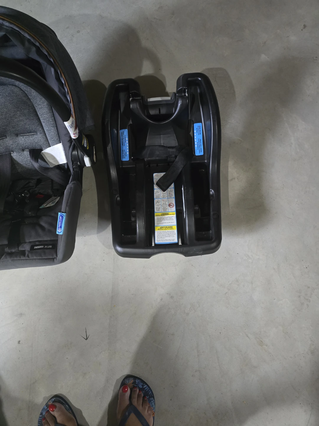 Graco SnugRide 35 Lite Infant Car Seat with Base - photo 3