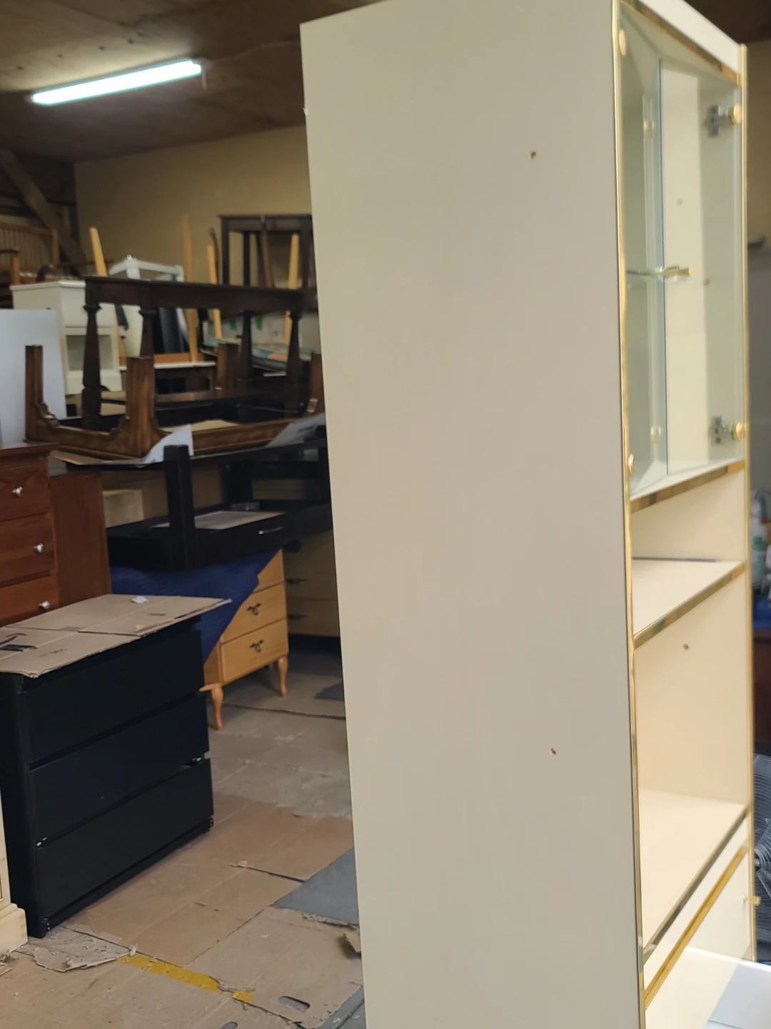 Cream and gold display cabinet with glass doors and drawers - photo 4