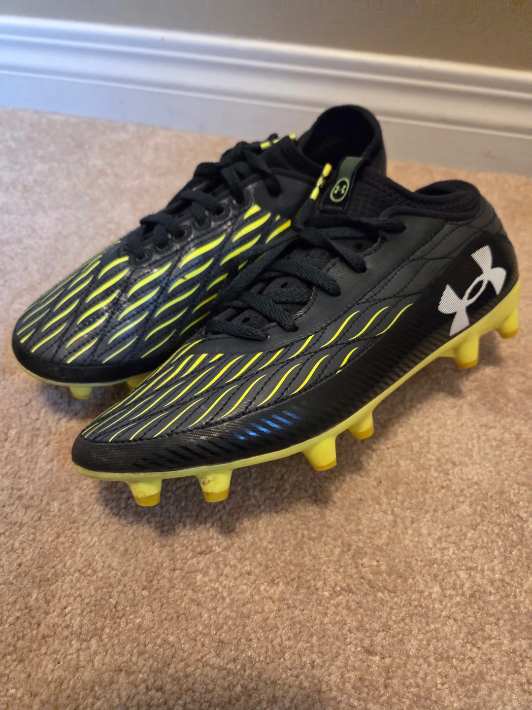 Under Armour Black & Yellow Soccer Cleats Size 5Y