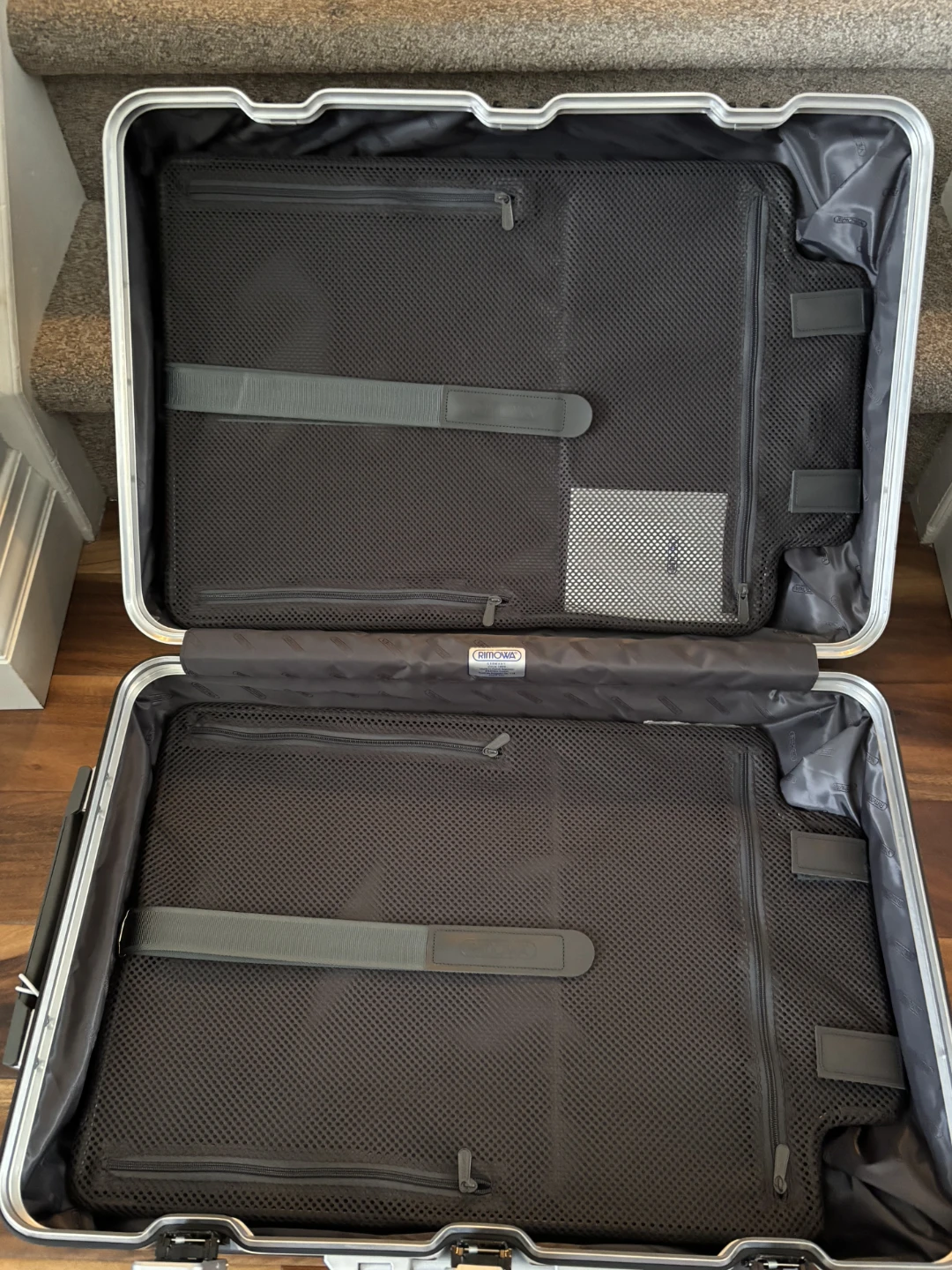 Rimowa LimboTrolley Suitcase Seal Grey. - photo 3