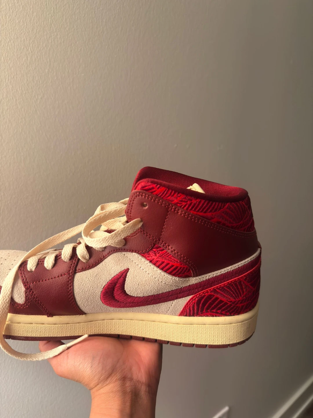 Air Jordan 1 Mid Sneakers - Burgundy/Cream