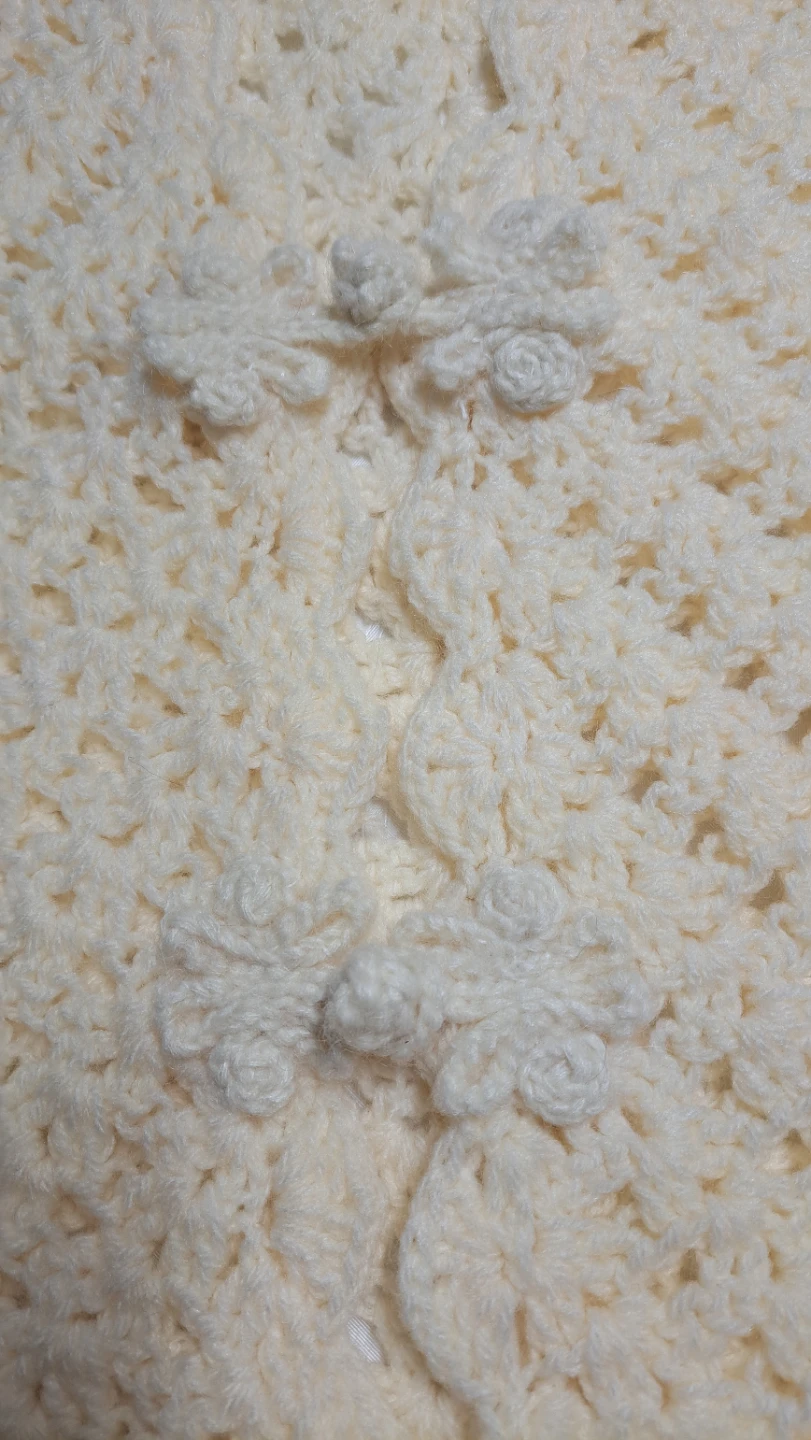 Cream Crochet Poncho with Fringe and Flower Details - photo 5