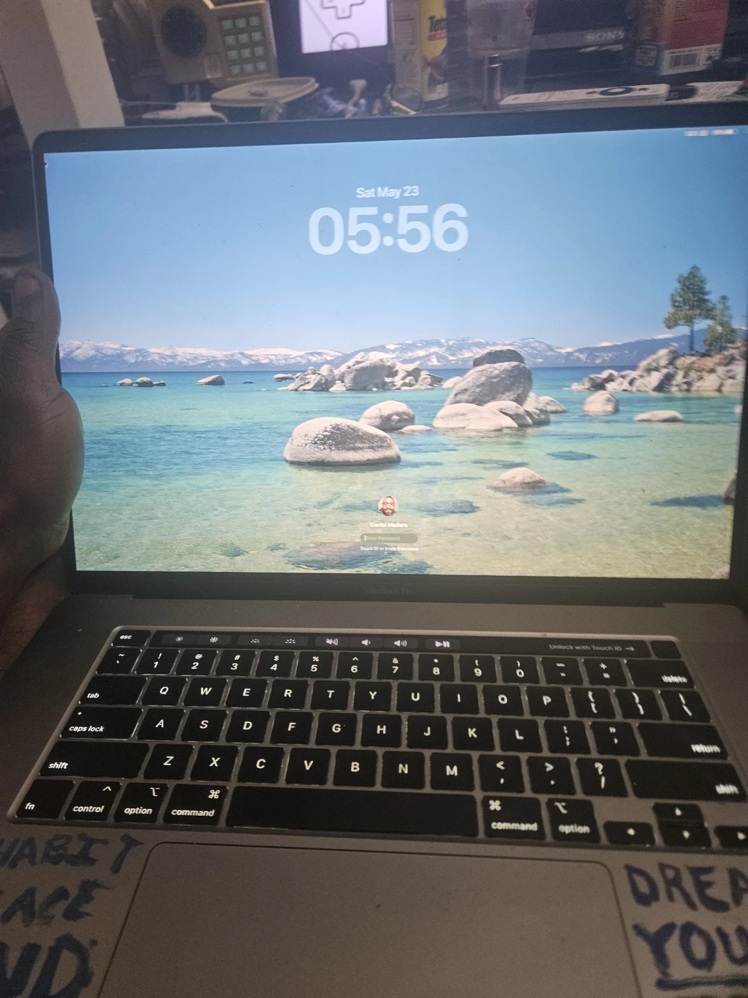 Apple Mac bro year 2020 24 gb