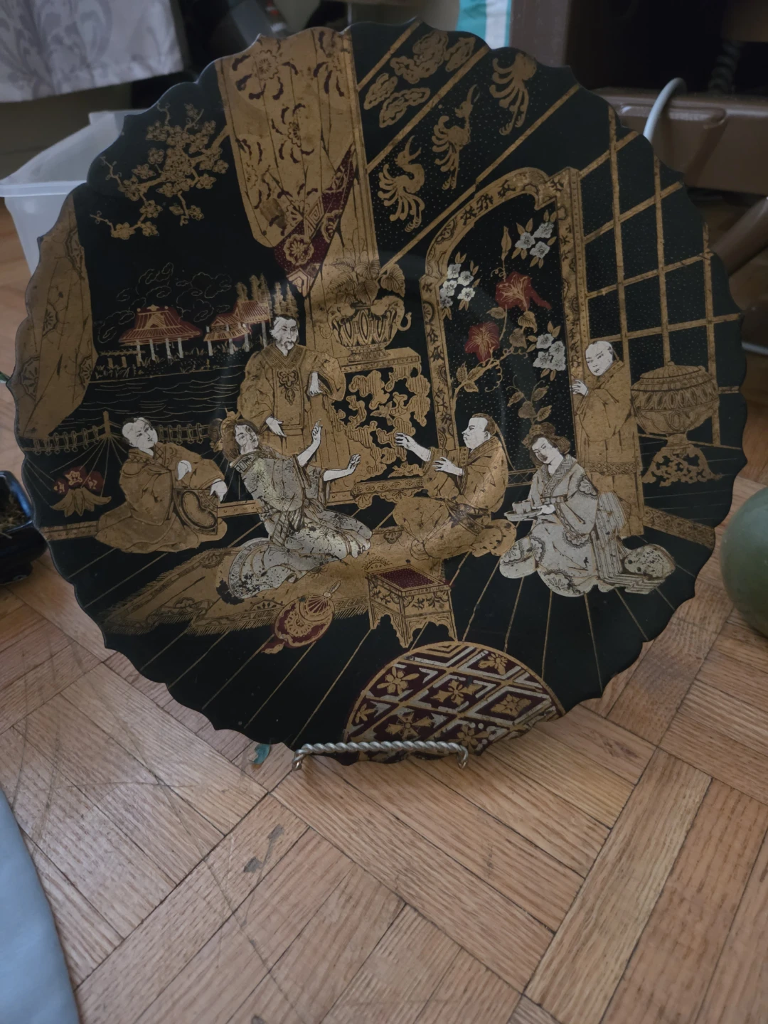 Decorative Black and Gold Fan Plate