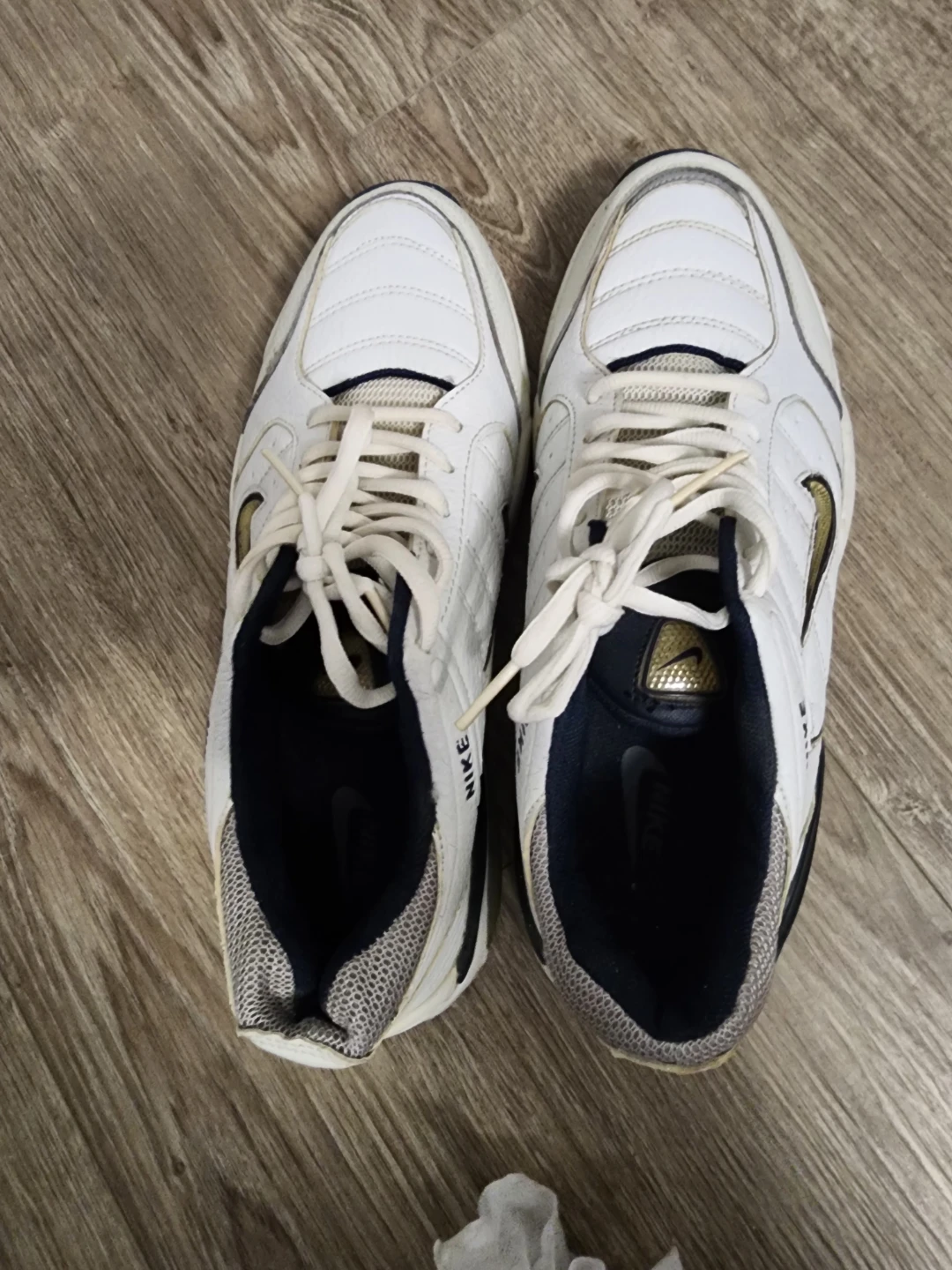 Nike Athletic Shoes White/Gold - photo 3