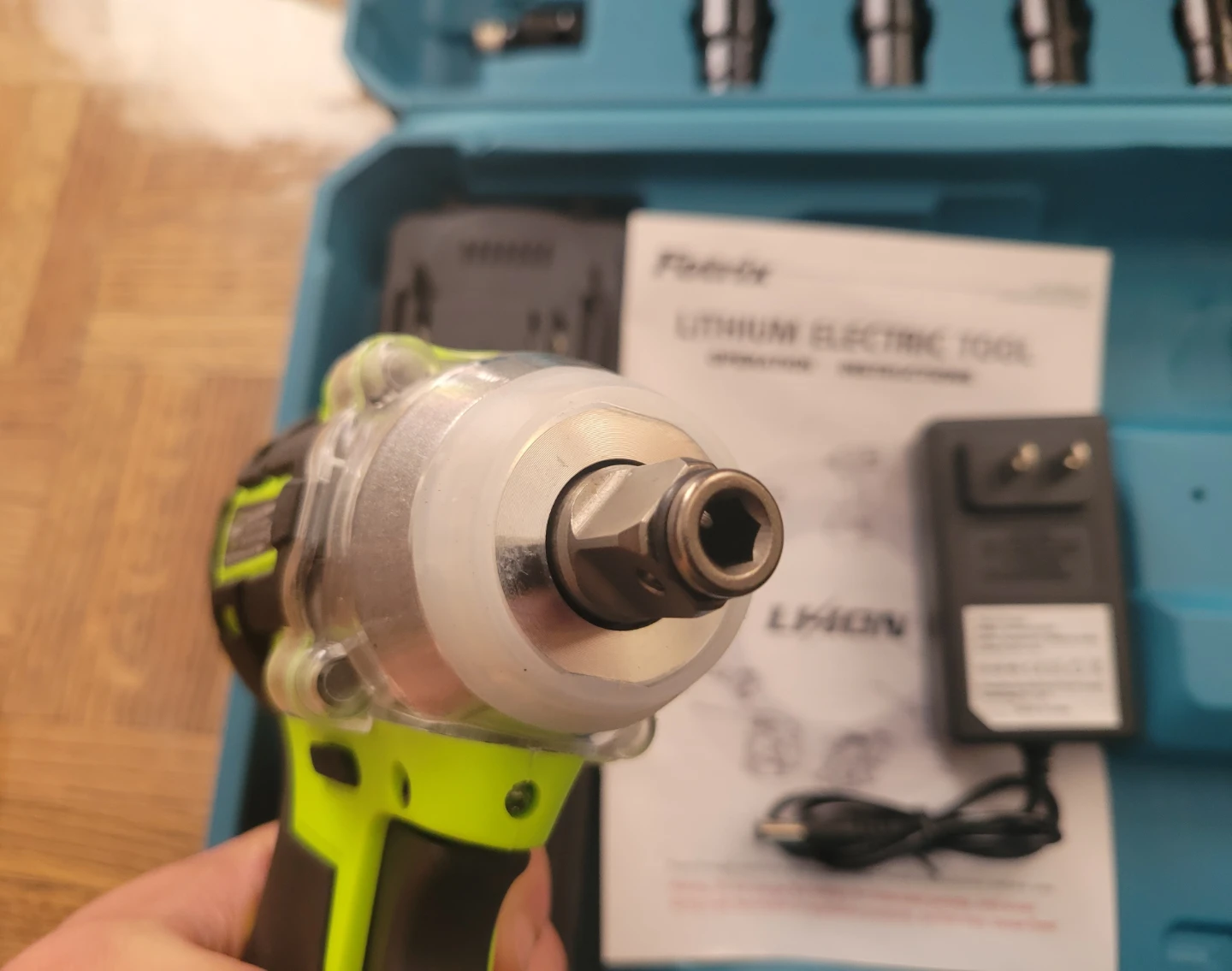 NEW YUNXI BS002 Electric Wrench Set w/2 battaries 2.0Ah - photo 3